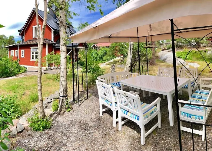 Vaxholm Skarpoe Archipelago Island Living With Car Access